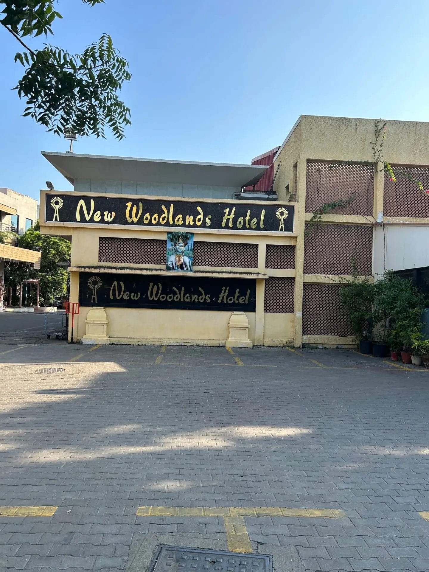 new woodlands hotel